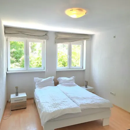 Apartman Spacious And Beautiful *